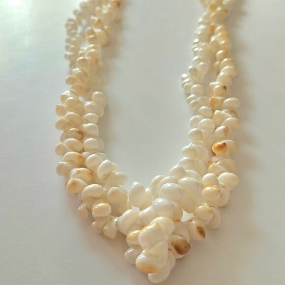 Island Chic: Vintage Hawaiian Shell Necklace Set - Picture 14 of 16